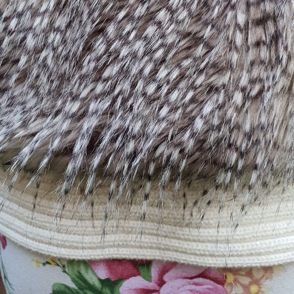 Sportsgirl Faux Fur Knitted Vest - Picture 3 of 8